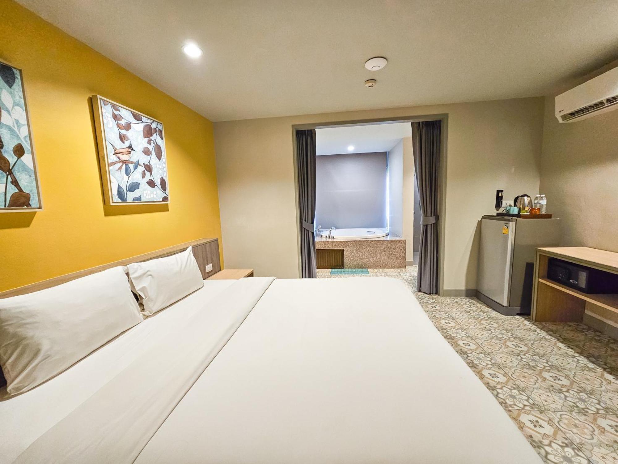 Recenta Suite Phuket Suanluang Exterior foto
