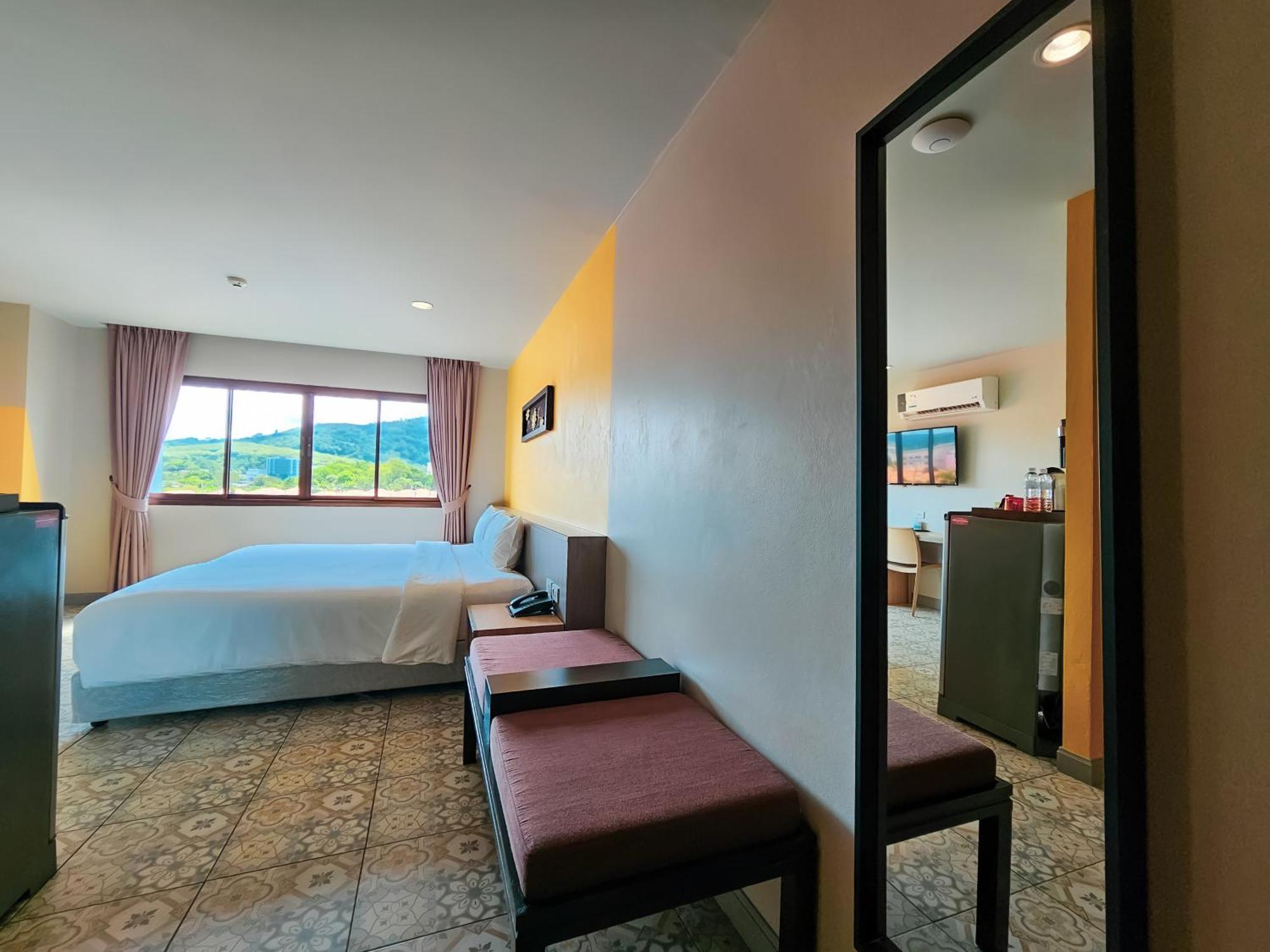 Recenta Suite Phuket Suanluang Exterior foto