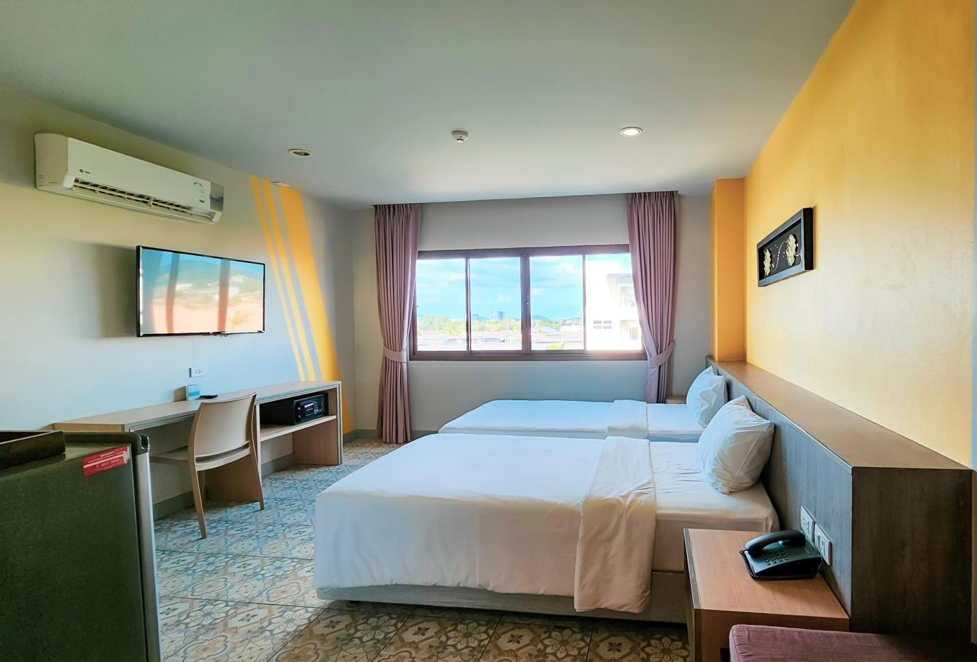 Recenta Suite Phuket Suanluang Exterior foto